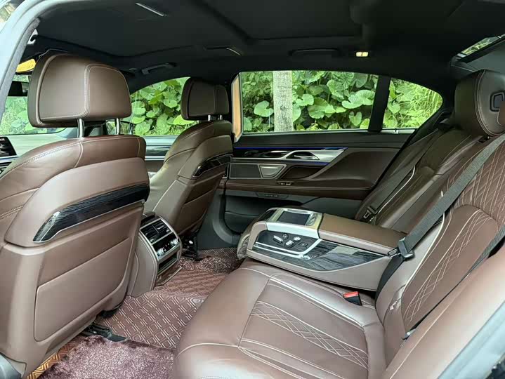 BMW 7 Series 740Li продвинутая люкс-пакет — фото 8