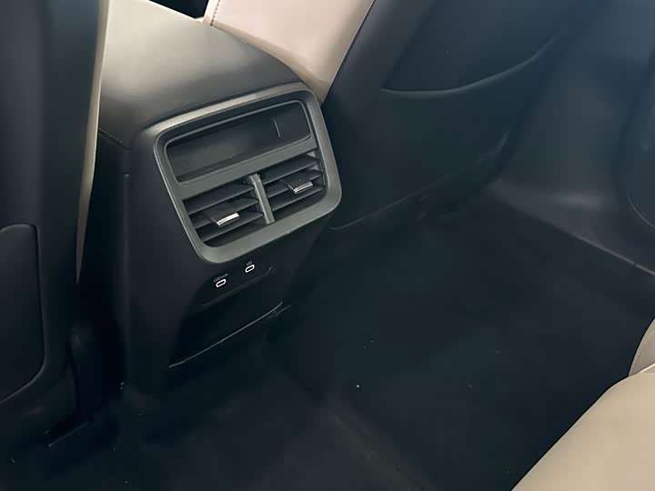 Volvo XC70 Hybrid 2026 4 WD Core — фото 17