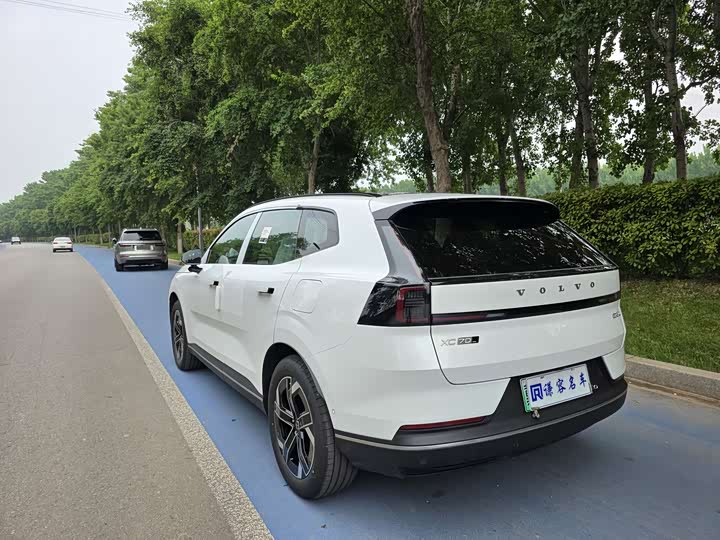 Volvo XC70 Hybrid 2026 4 WD Core — фото 8