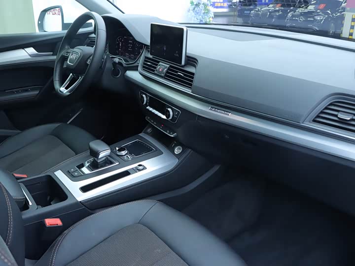 Audi Q5L 2018 40 TFSI V — фото 9