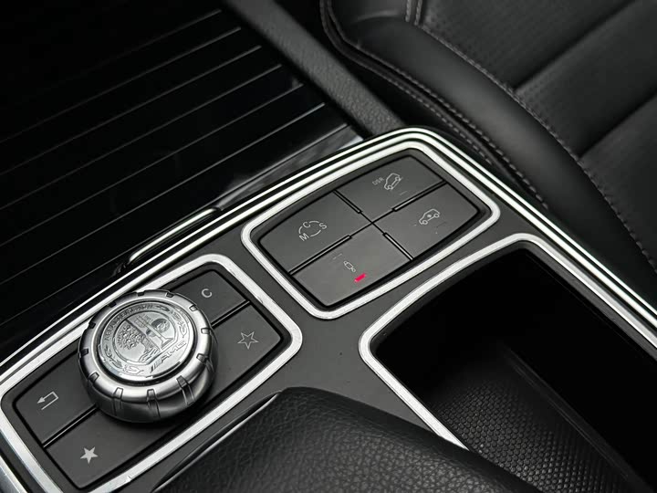 Mercedes-Benz M-Class 2015 AMG ML 63 — фото 17