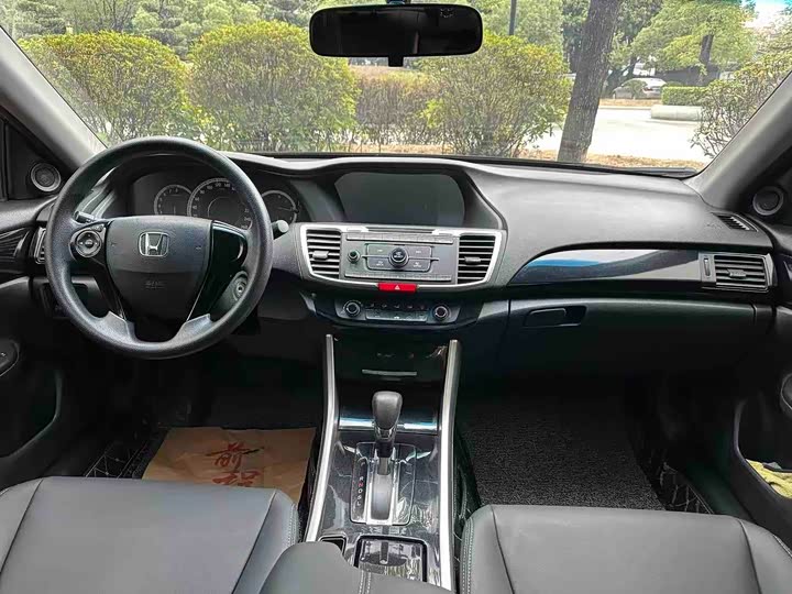 Honda Accord — фото 7