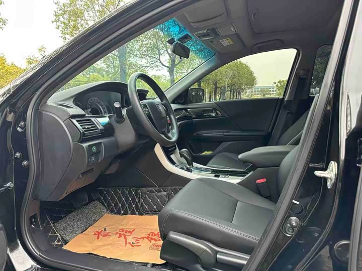 Honda Accord — фото 15