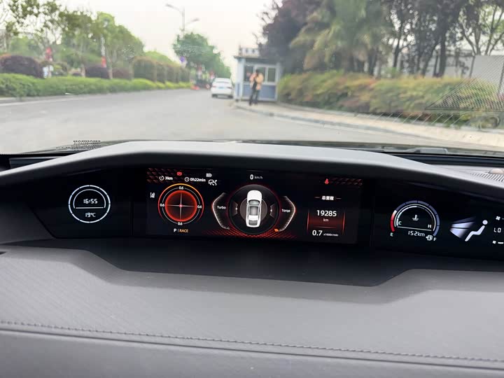 Changan UNI-V 2024 1.5 T Sport — фото 13