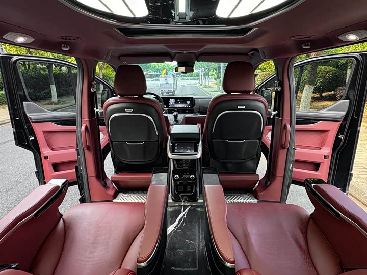 Ford Tourneo — фото 15