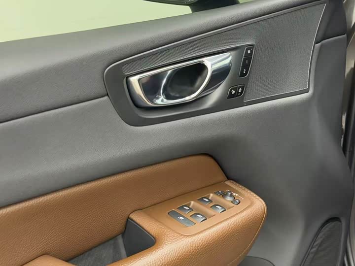 Volvo XC60 2022 B 5 4 WD — фото 18