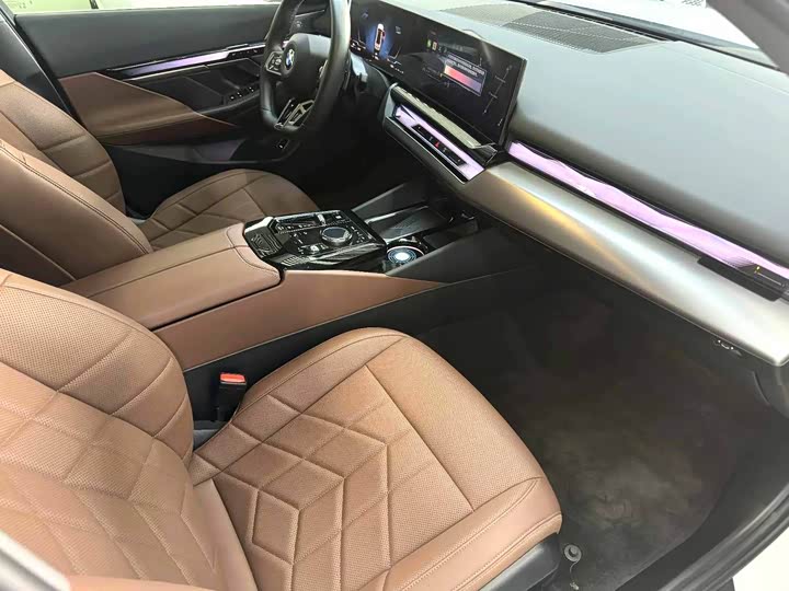 BMW 5 Series — фото 4