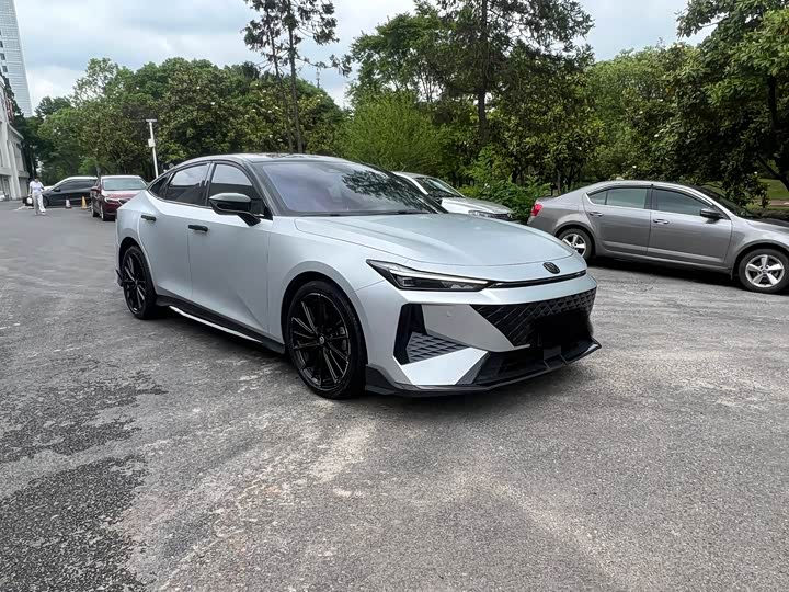 Changan UNI-V 2024 1.5 T Sport — фото 3