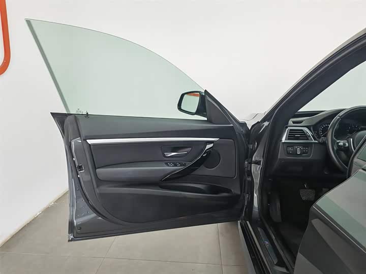 BMW 3-Series GT 2020 320i M — фото 8