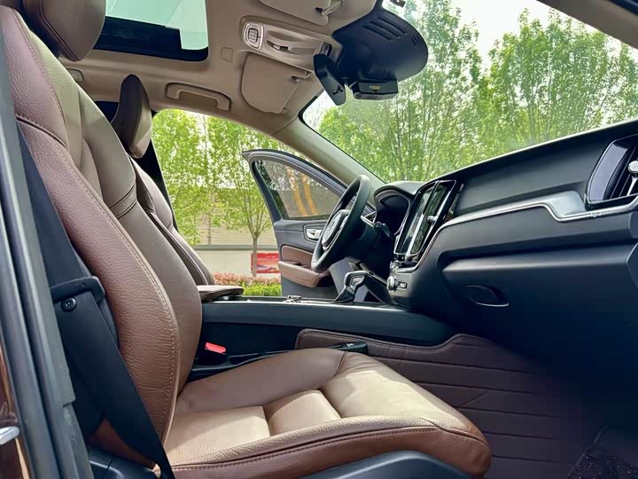 Volvo XC60 2019 T 5 4 WD VI — фото 12