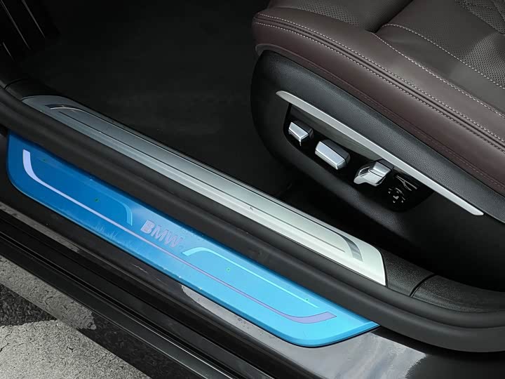 BMW 7-Series 2017 740 Li Leading — фото 26