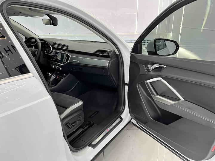 Audi Q3 2022 35 TFSI — фото 18