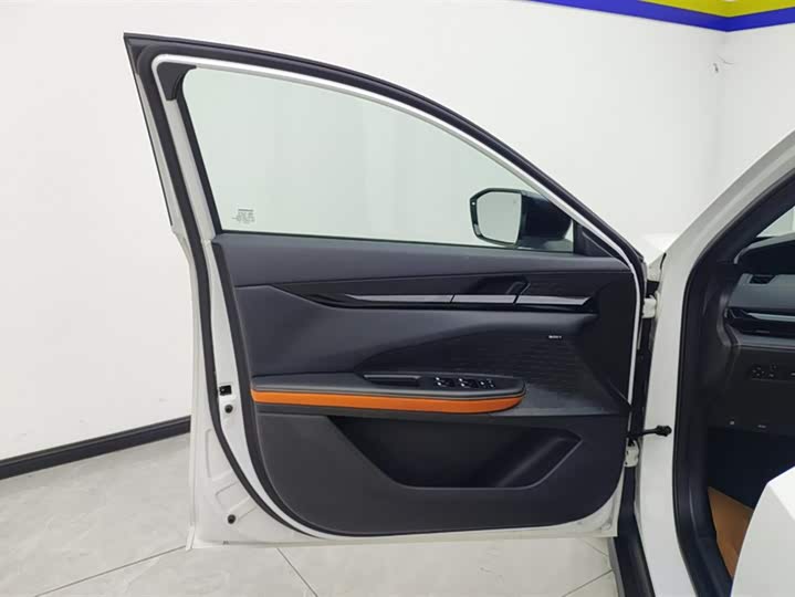 Changan UNI-V 2022 1.5 T Premium — фото 7
