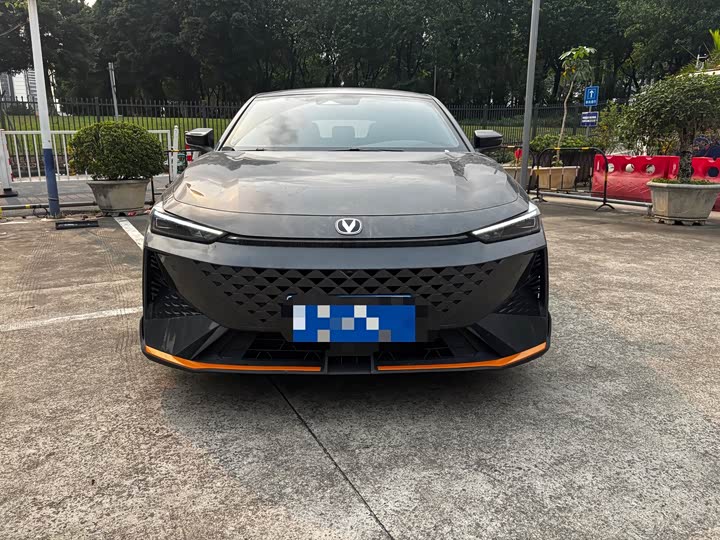 Changan UNI-V 2024 1.5 T Sport — фото 2