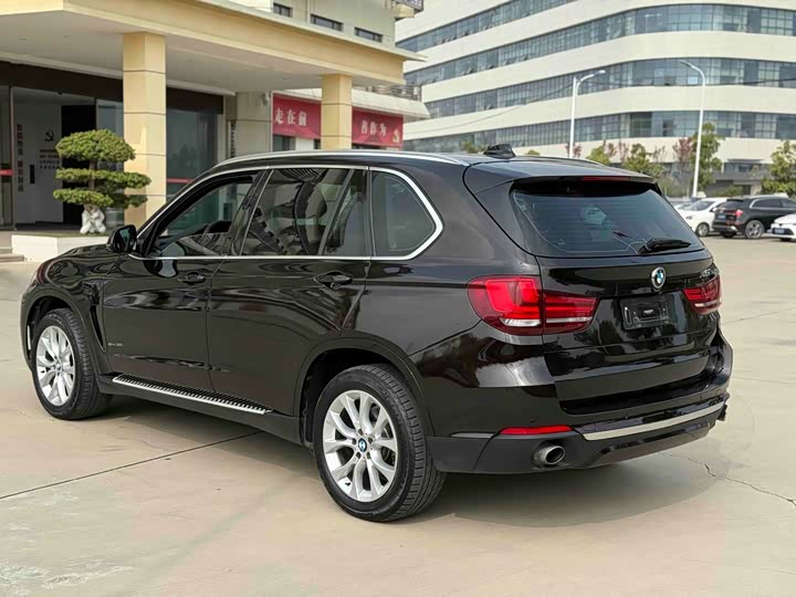 BMW X5 2017 x Drive 28i — фото 12