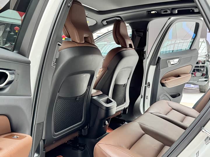 Volvo XC60 2022 B 5 4 WD — фото 5