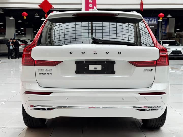 Volvo XC60 2022 B 5 4 WD — фото 16
