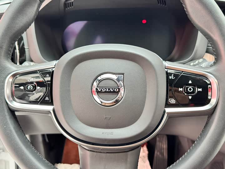 Volvo XC60 2022 B 5 4 WD — фото 6