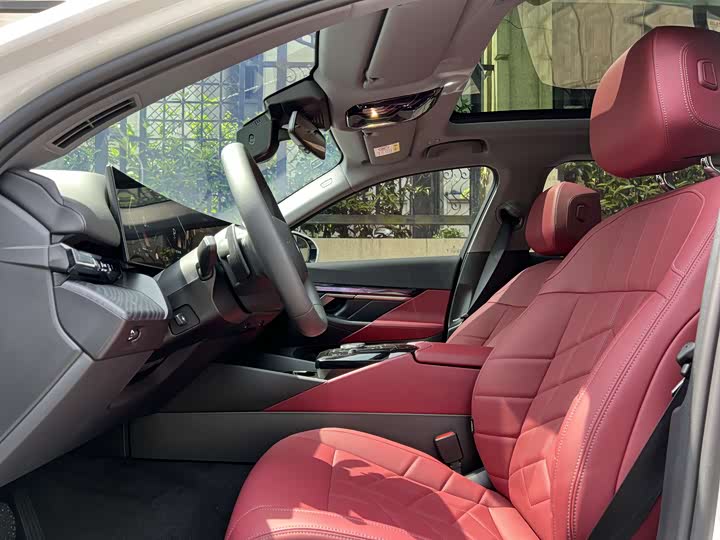 BMW 5-Series 2024 530 Li Leading — фото 10