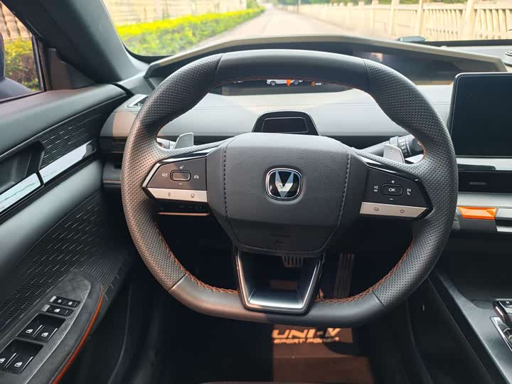 Changan UNI-V 2022 1.5 T — фото 7
