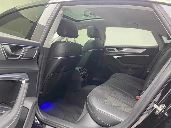 Audi A7L 2024 45 TFSI Luxury — фото 23