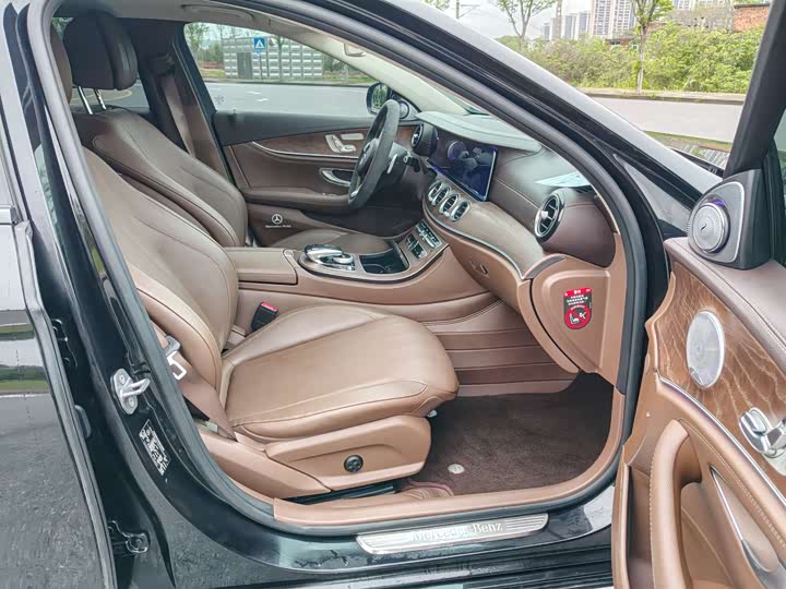 Mercedes-Benz E-Class 2018 E 200 L — фото 13