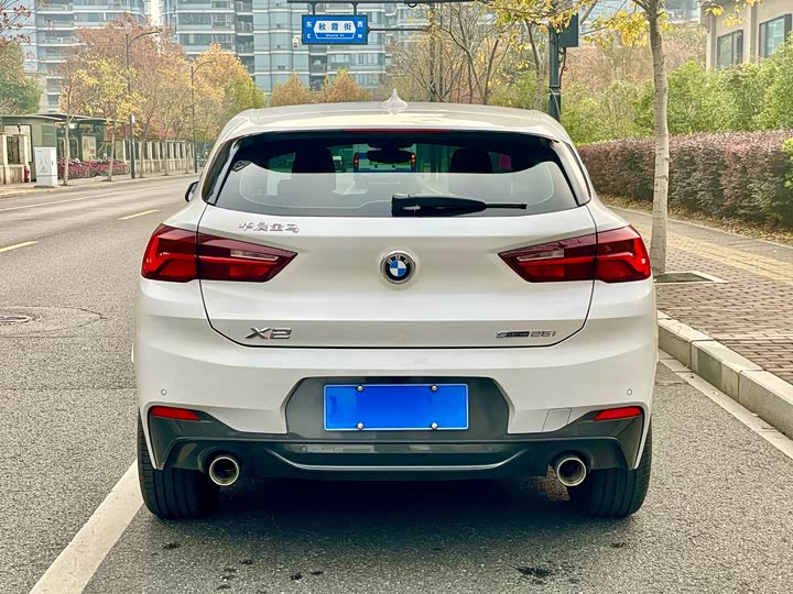 BMW X2 2021 s Drive 25i Leading M — фото 6