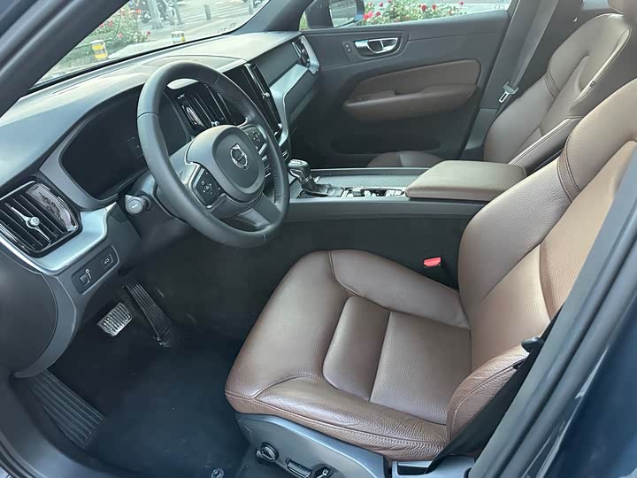 Volvo XC60 2021 T 5 4 WD — фото 4