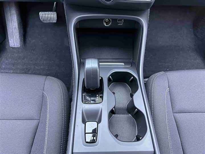 Volvo XC40 2022 T 4 WD — фото 13