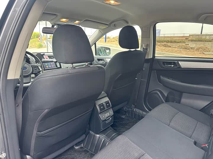 Subaru Legacy — фото 13