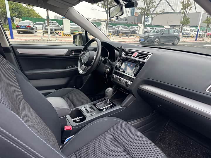 Subaru Legacy — фото 24