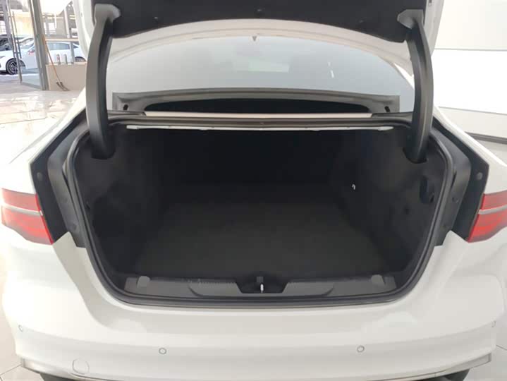 Jaguar XEL 2021 2.0 T 250 PS S — фото 4