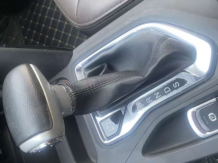 Trumpchi GS4 2017 235 T AT 2 WD — фото 24