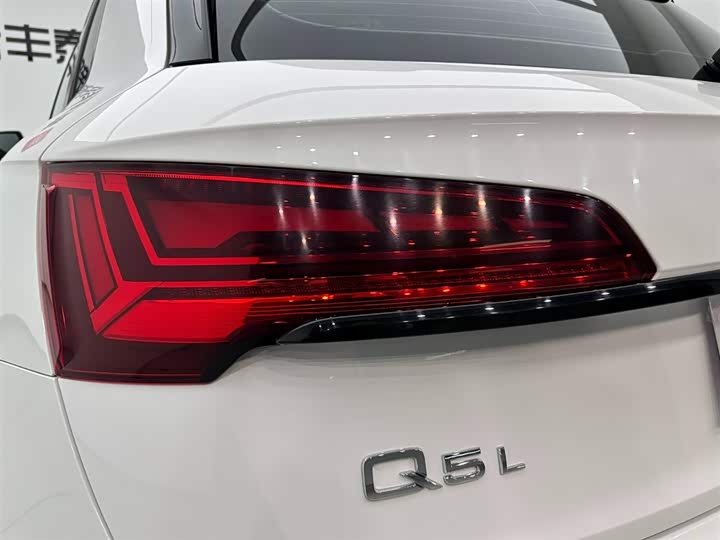 Audi Q5L 2023 40 T — фото 28