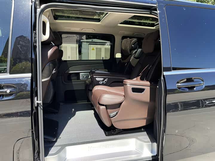 Mercedes-Benz V-Class 2024 V 300 L — фото 4