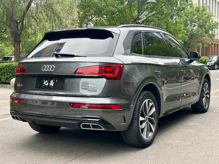 Audi Q5L 2022 40 T — фото 4