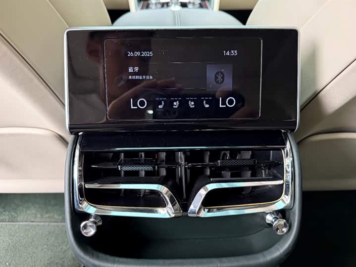 Bentley Flying Spur — фото 10