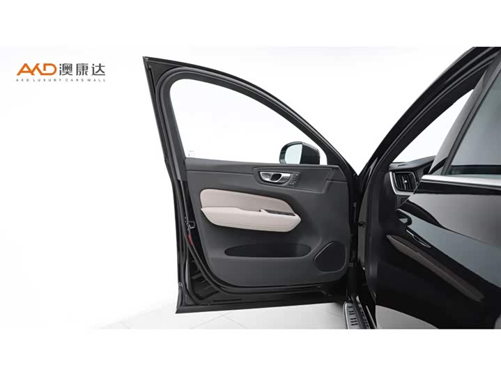 Volvo XC60 2026 B 5 4 WD — фото 10