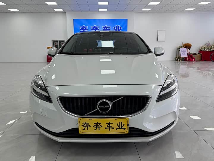 Volvo V40 2017 T 3 — фото 2