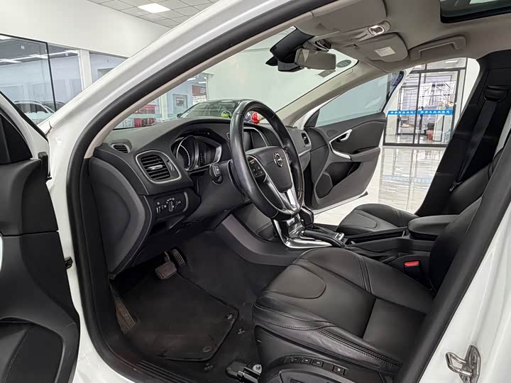Volvo V40 2017 T 3 — фото 9