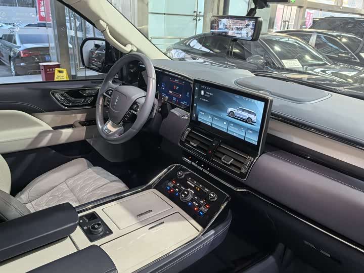 Lincoln Navigator — фото 12