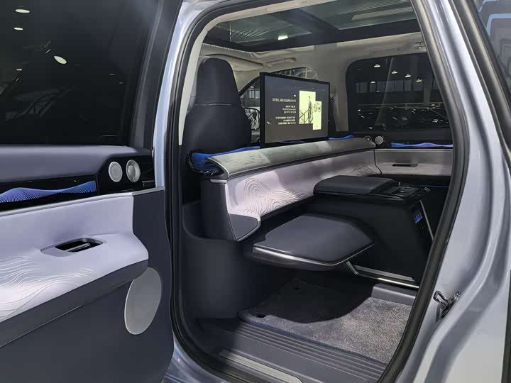 Lincoln Navigator — фото 14