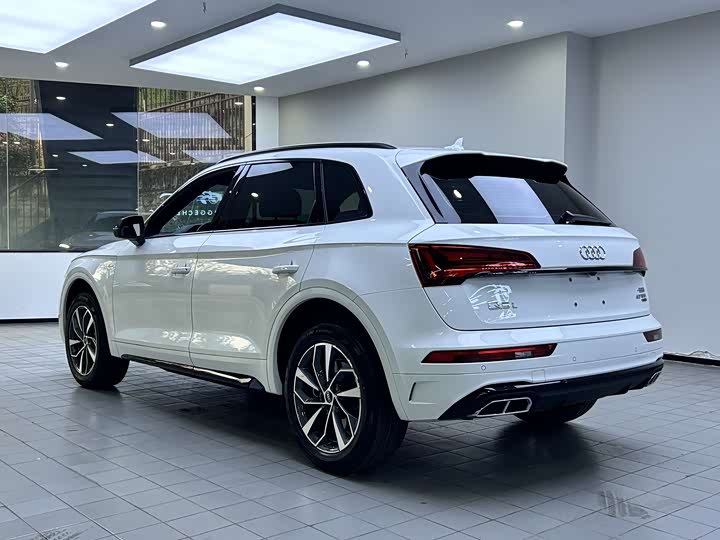 Audi Q5L 2023 40 T — фото 10