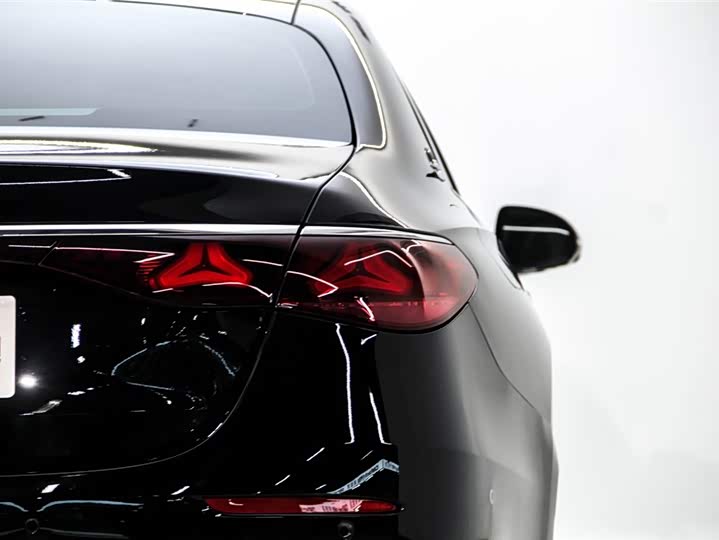 Mercedes-Benz E-Class 2024 E 300 L — фото 10