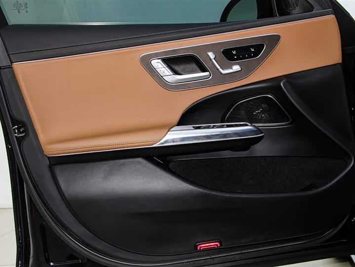 Mercedes-Benz E-Class 2024 E 300 L — фото 16