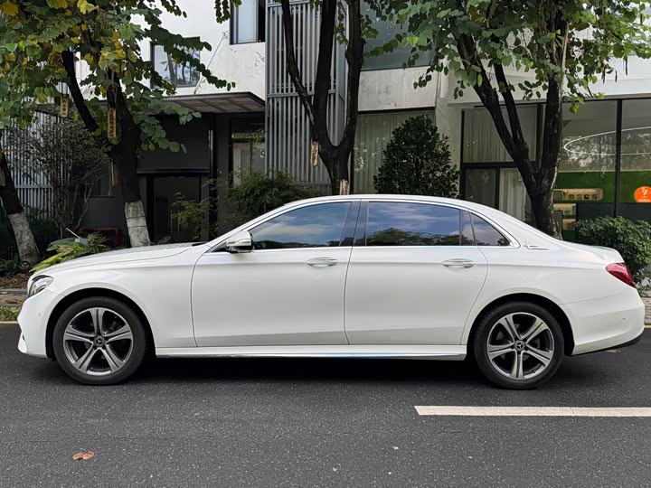 Mercedes-Benz E-Class 2016 E 200 L Sport — фото 3