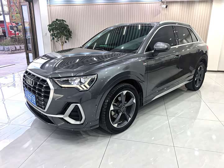 Audi Q3 2023 35 TFSI (1.4 T) — фото 1