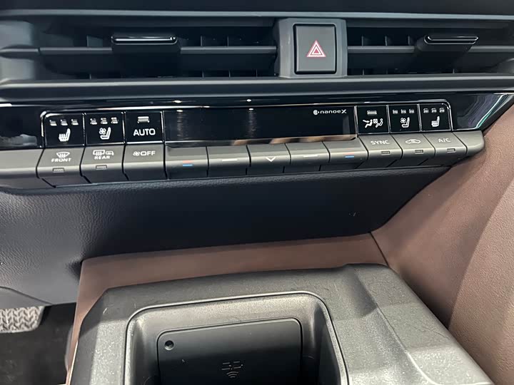 Toyota Sport 2023 2.5 L Sport Cross HEV 2 WD — фото 17