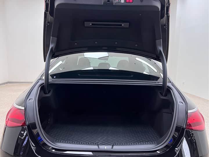 Mercedes-Benz E-Class 2024 E 300 L Luxury — фото 24