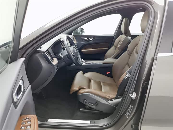 Volvo XC60 2022 B 5 4 WD — фото 10